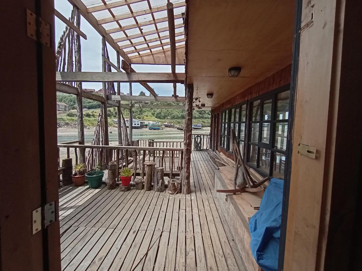 Hostal Palafito Waiwen Castro Exterior photo